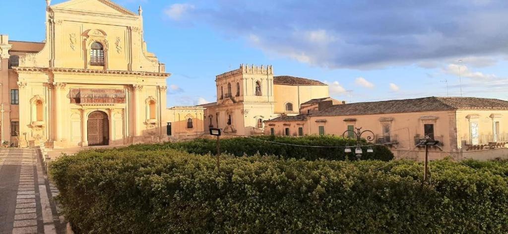 La Casa In Piazza Villa Noto Exteriör bild