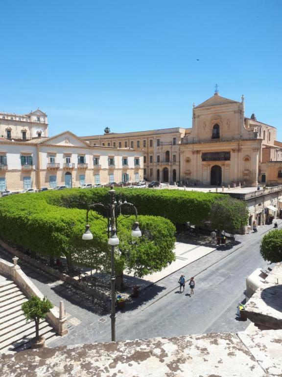 La Casa In Piazza Villa Noto Exteriör bild